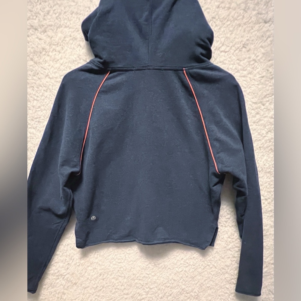 Lululemon Please Me Cropped d Pullover Size 6 Navy Great Condition - Picture 10 of 13